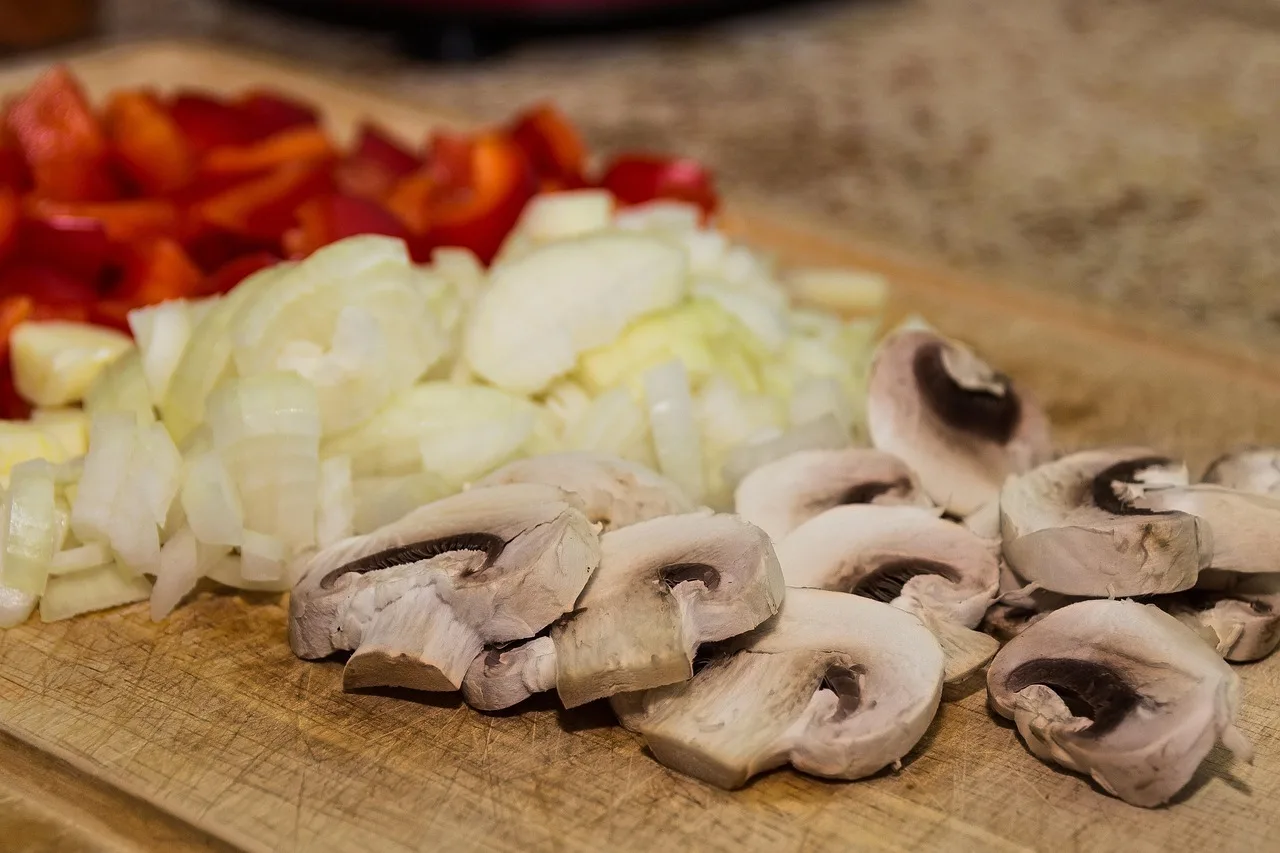 mushrooms, onions, peppers, capsicums, chopping board, sliced, chopped, diced, organic, vegetables, food, healthy, cutting, fresh, raw, cutting board, kitchen, preparation, food preparation, mushrooms, mushrooms, mushrooms, mushrooms, mushrooms, chopping board, cutting board, kitchen, kitchen. Food truck inventory: cold chain, par and receiving