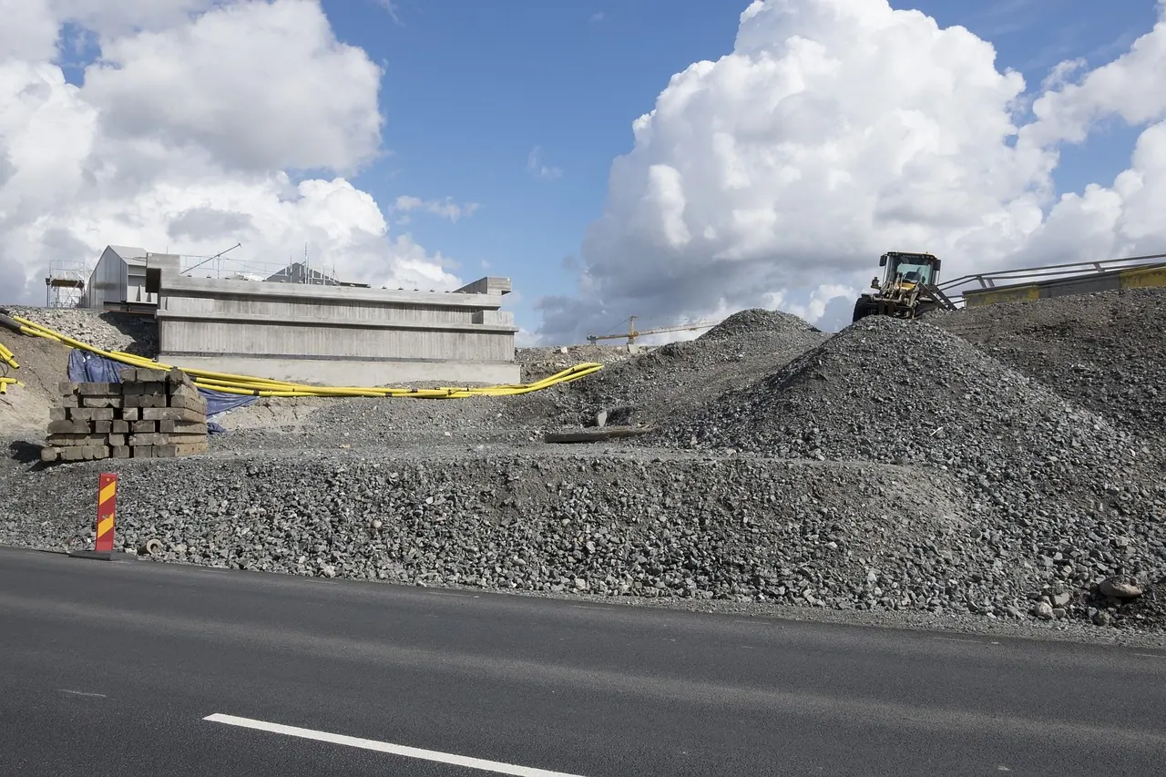 construction, gravel, rocks, pavement, street, road, tractor, nature, truck, concrete, cement, clouds, gray construction, gray truck. Food truck KPIs owners should track monthly