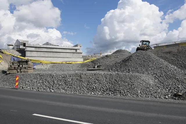 construction, gravel, rocks, pavement, street, road, tractor, nature, truck, concrete, cement, clouds, gray construction, gray truck. Food truck KPIs owners should track monthly