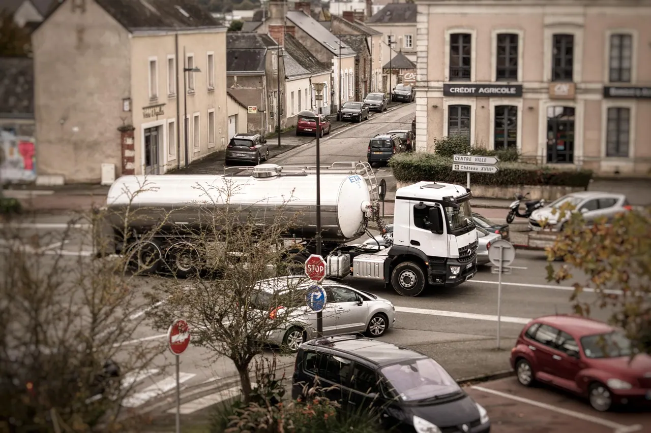 truck, semi, cars, tanker, city, street, road, brown truck. Food truck profit margins and break-even points